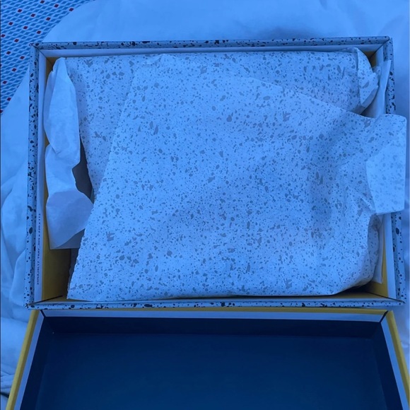 Jordan 4 Lightning Yellow gs size 6 DS - Picture 9 of 11